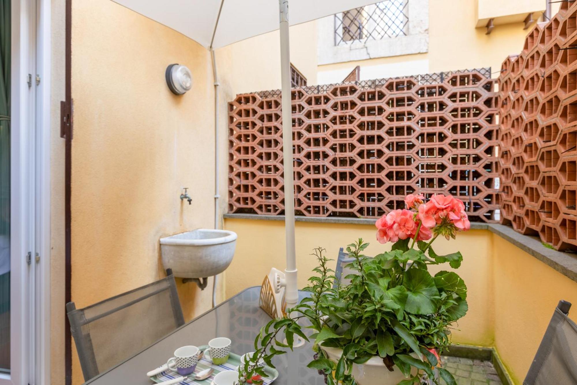 Quiet Trevi Fountain Apartment With Patio And Backyard Roma Exterior foto